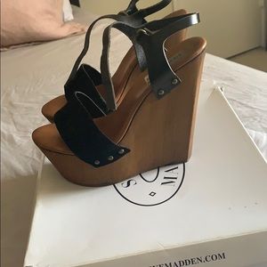 Steve Madden Black & Brown Wedges